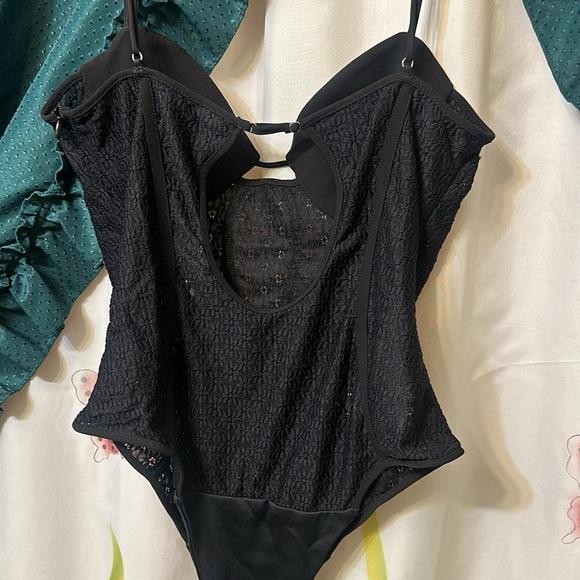 Zara Lace Bodysuit - Picture 7 of 8